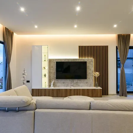 Luxury Adriatica-*heated Pool-sauna-jacuzzi* Вилла Трогир