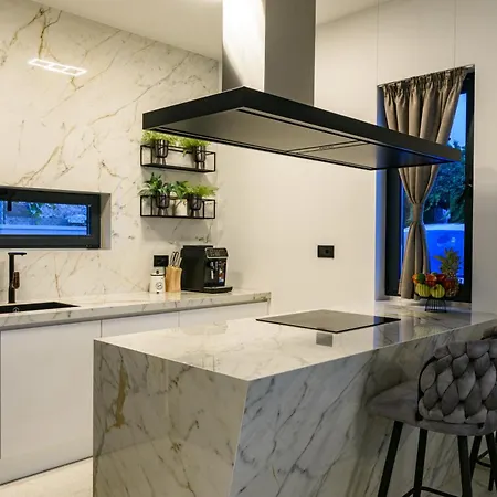 Luxury Adriatica-*heated Pool-sauna-jacuzzi* * Трогир