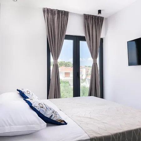 Luxury Adriatica-*heated Pool-sauna-jacuzzi* * Trogir