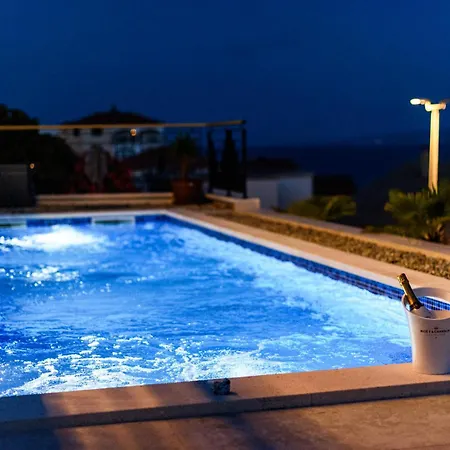 Luxury Adriatica-*heated Pool-sauna-jacuzzi* * Trogir