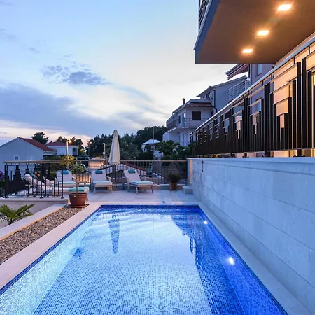 Luxury Adriatica-*heated Pool-sauna-jacuzzi* * Trogir