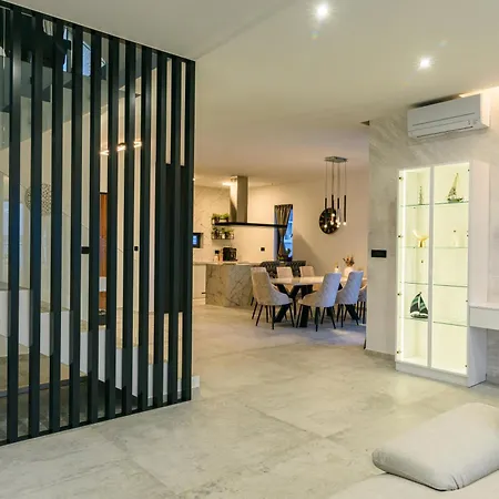 Luxury Adriatica-*heated Pool-sauna-jacuzzi* * Trogir