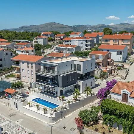Luxury Adriatica-*heated Pool-sauna-jacuzzi* * Trogir
