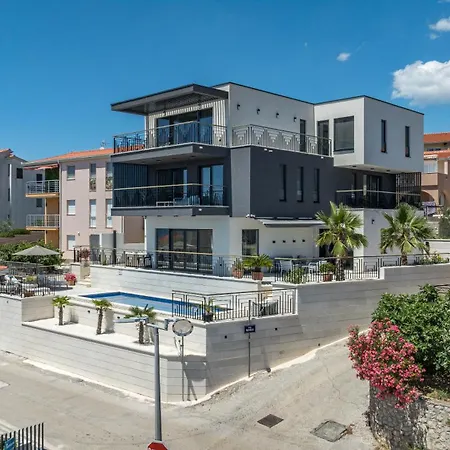 Luxury Adriatica-*heated Pool-sauna-jacuzzi* Villa Trogir
