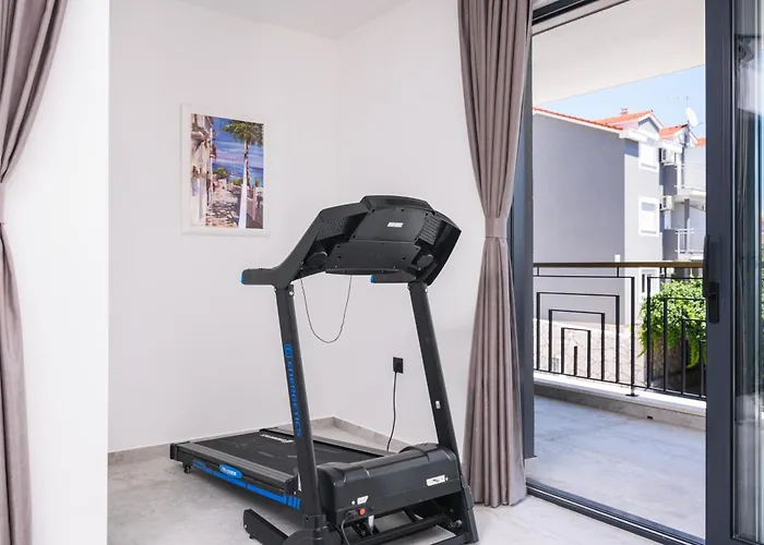 Luxury Adriatica-*heated Pool-sauna-jacuzzi* Villa Trogir