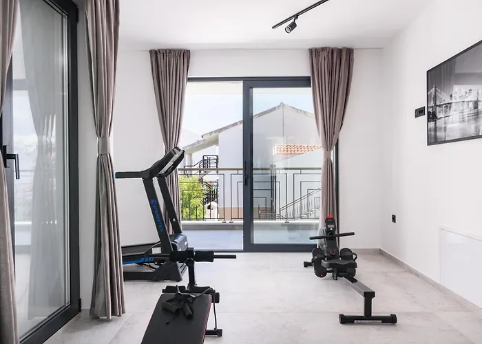 Luxury Adriatica-*heated Pool-sauna-jacuzzi* Trogir